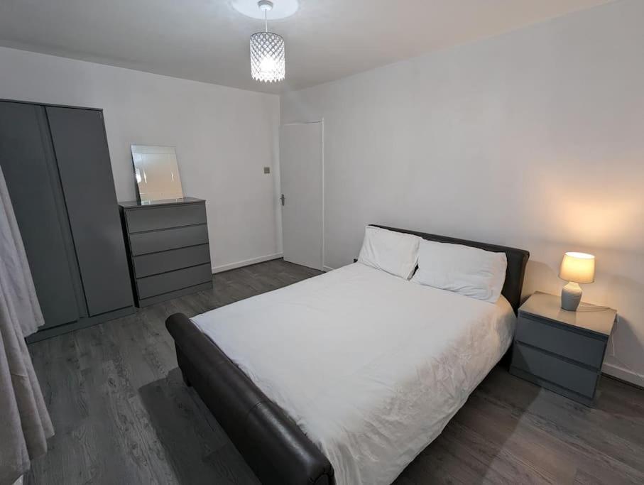 3 Bedroom Apartment Sleeps 8 에든버러 외부 사진