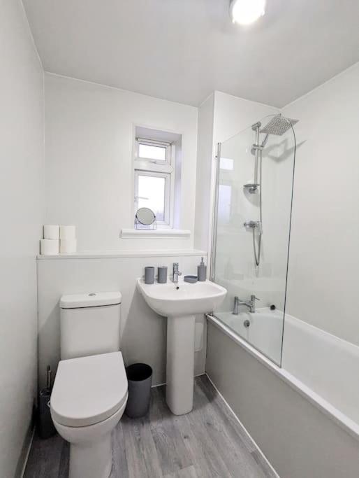 3 Bedroom Apartment Sleeps 8 에든버러 외부 사진